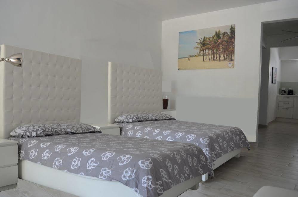 Miami Club Resort Маями Бийч Екстериор снимка
