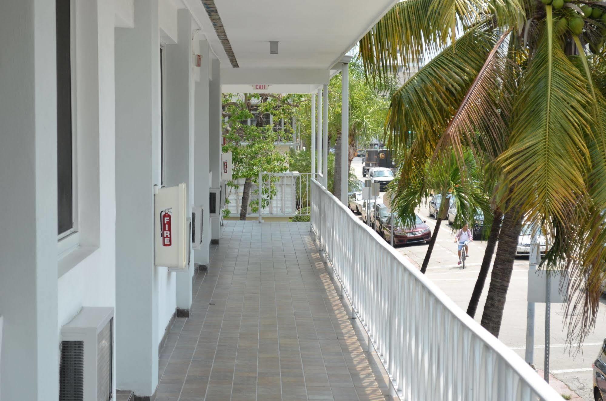 Miami Club Resort Маями Бийч Екстериор снимка